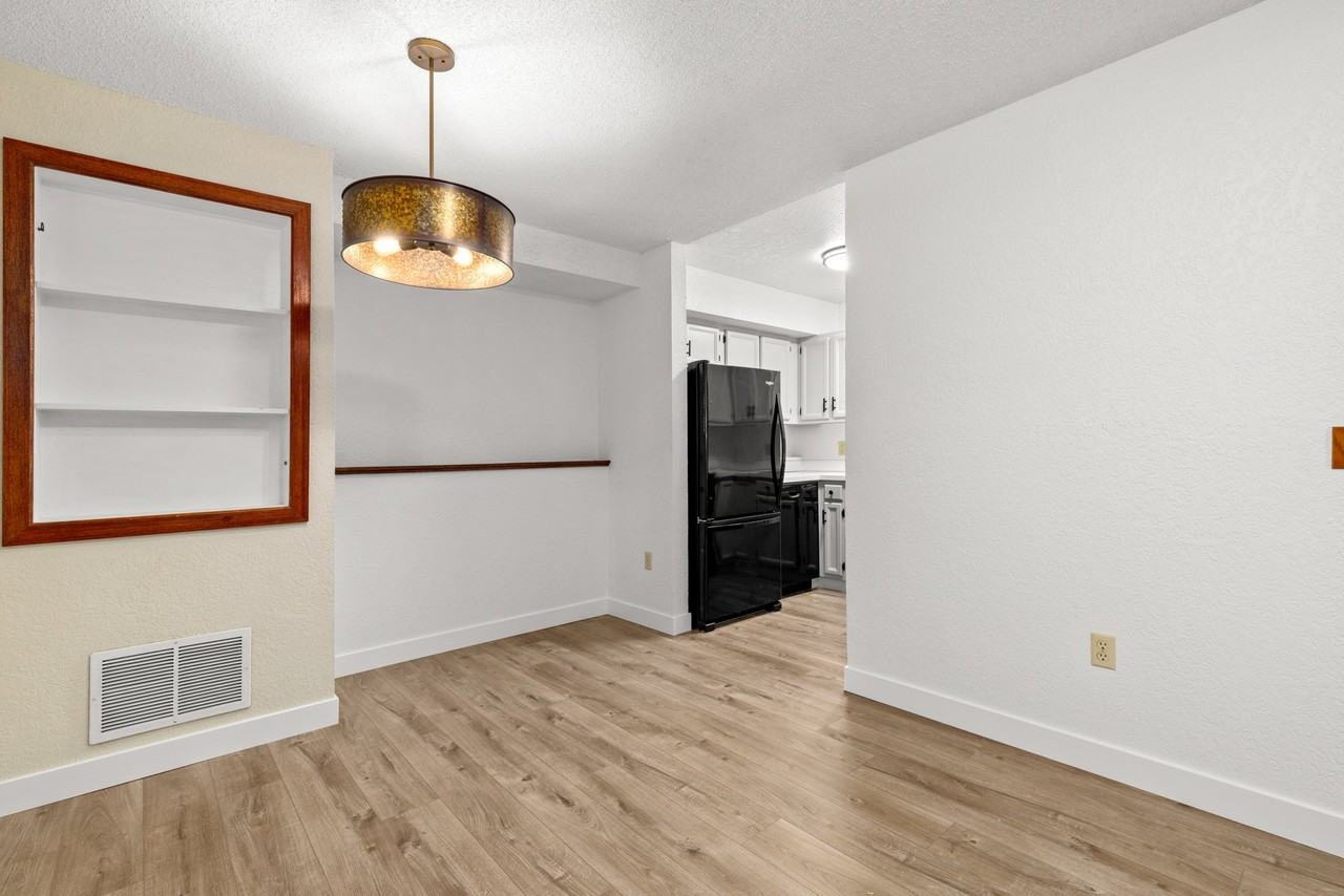 607 Avenue F #4 - Photo 3 of 20