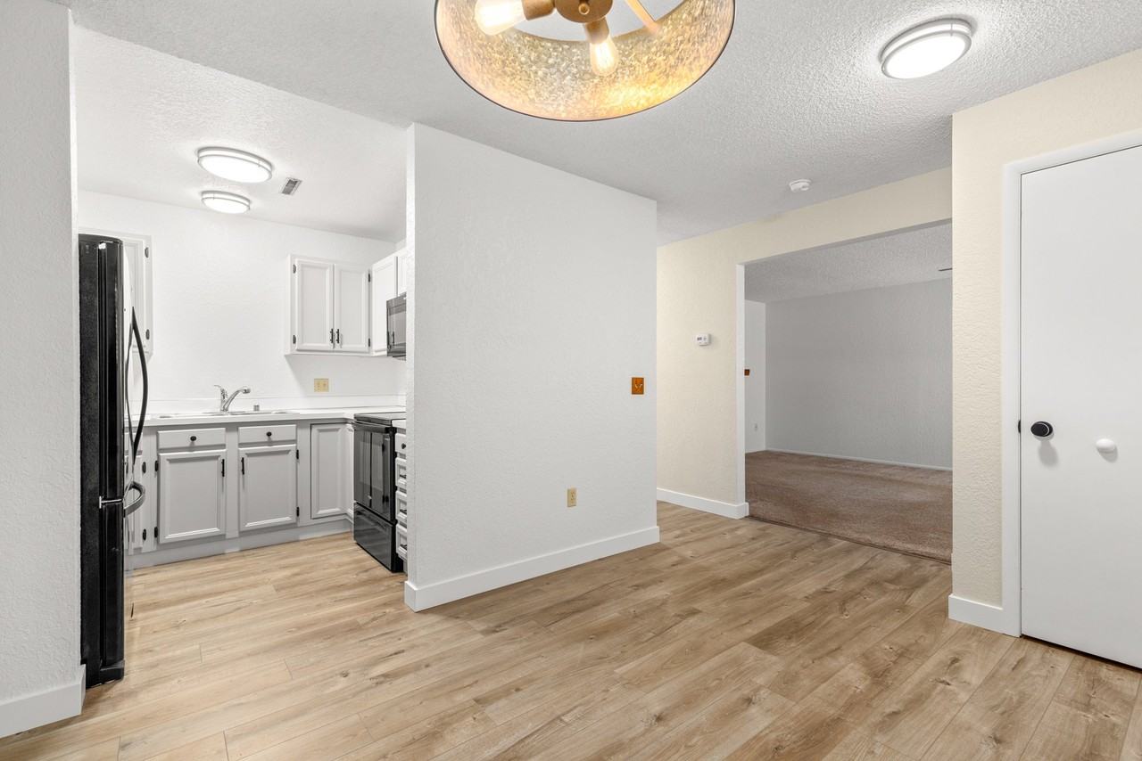 607 Avenue F #4 - Photo 4 of 20