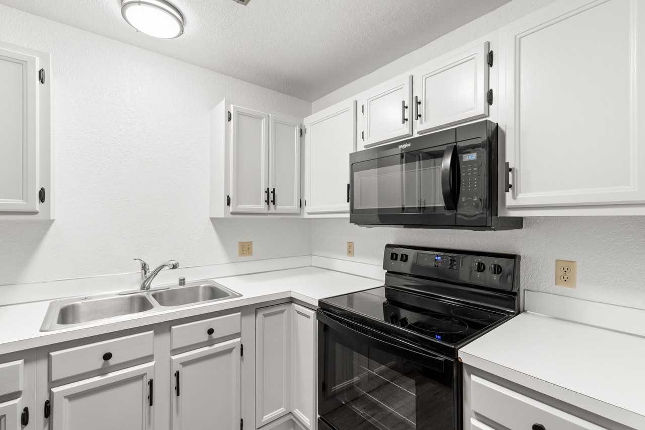 607 Avenue F #4 - Photo 6 of 20