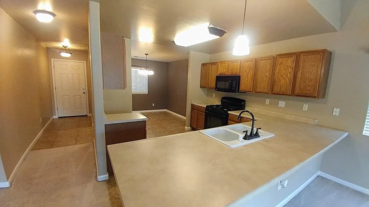 4328 E Oak Ave - Photo 3 of 8