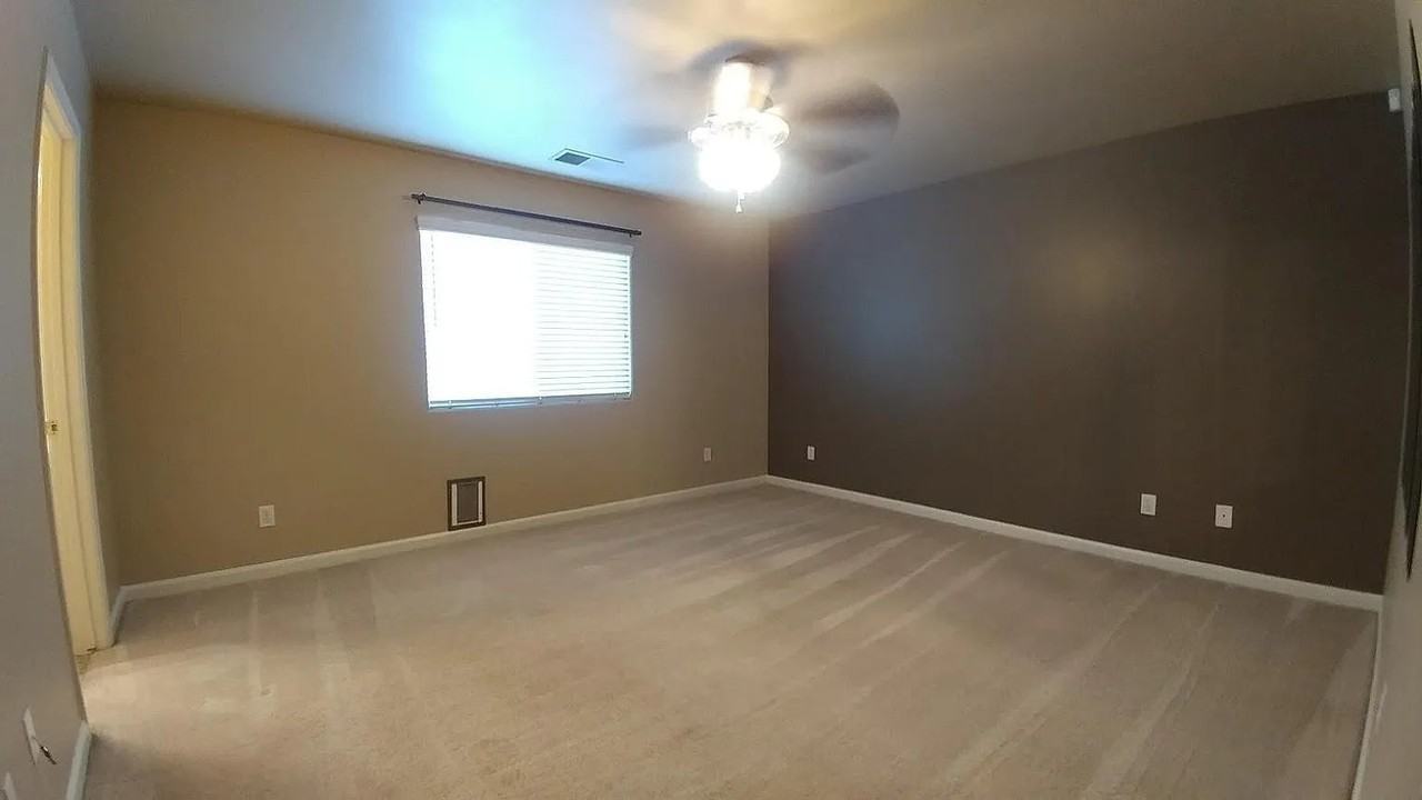 4328 E Oak Ave - Photo 6 of 8