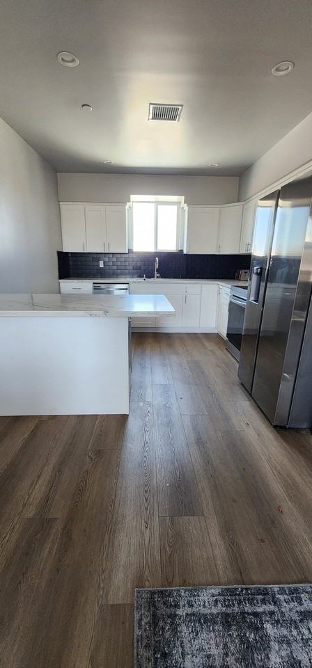 2401 S Redondo Blvd #B - Photo 5 of 20