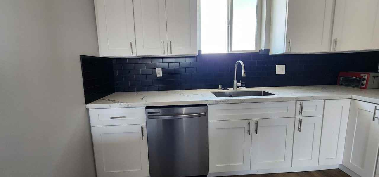 2401 S Redondo Blvd #B - Photo 6 of 20