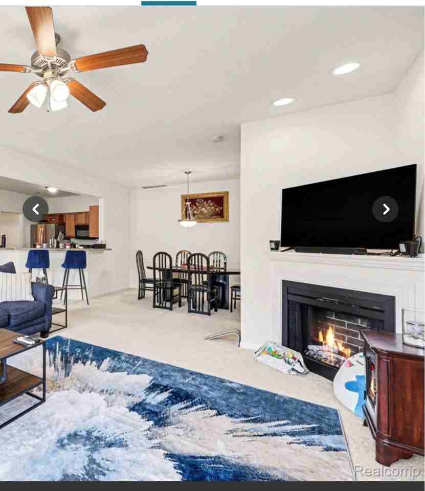 28218 S Pointe Ln - Photo 2 of 10