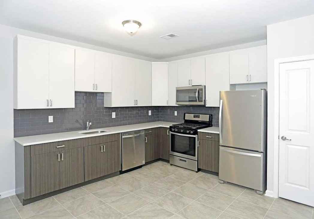 406 Westminster Ave #204 - Photo 2 of 6