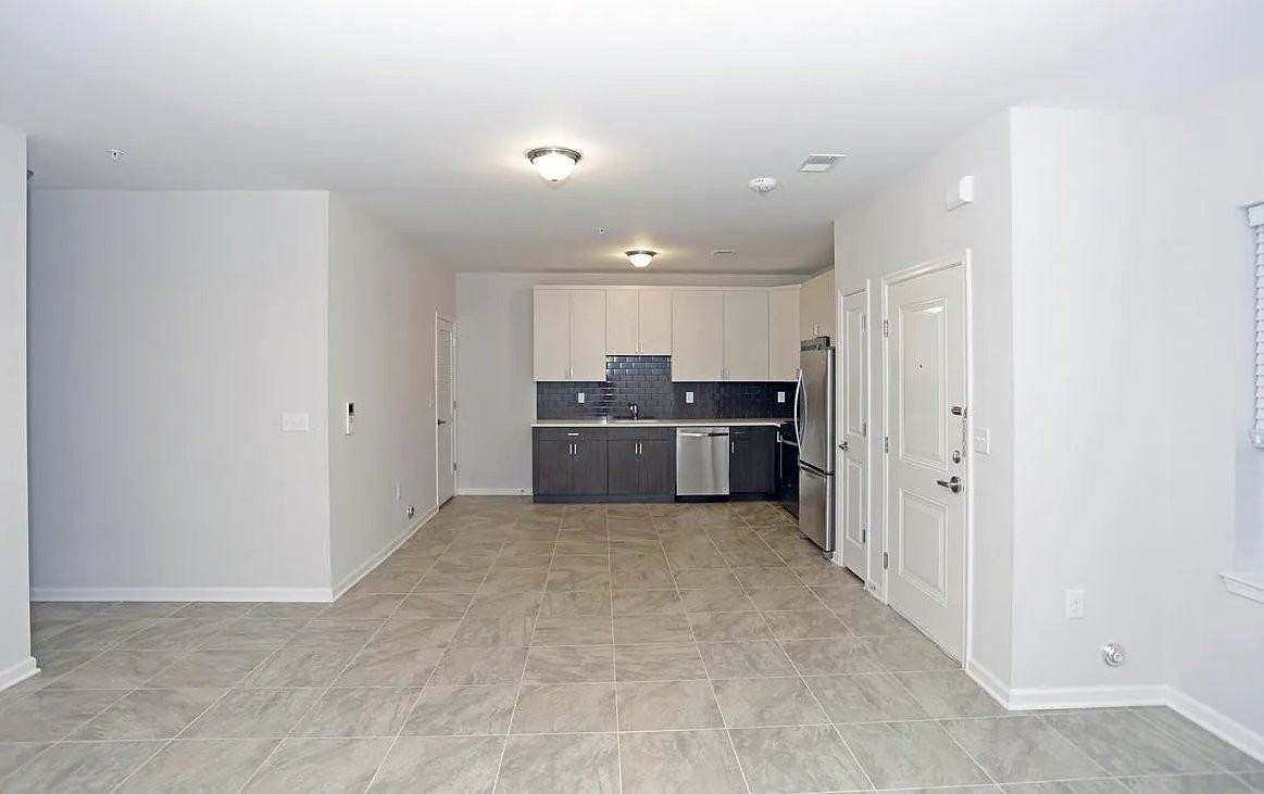 406 Westminster Ave #204 - Photo 3 of 6