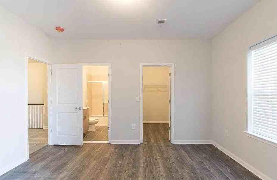 406 Westminster Ave #204 - Photo 4 of 6