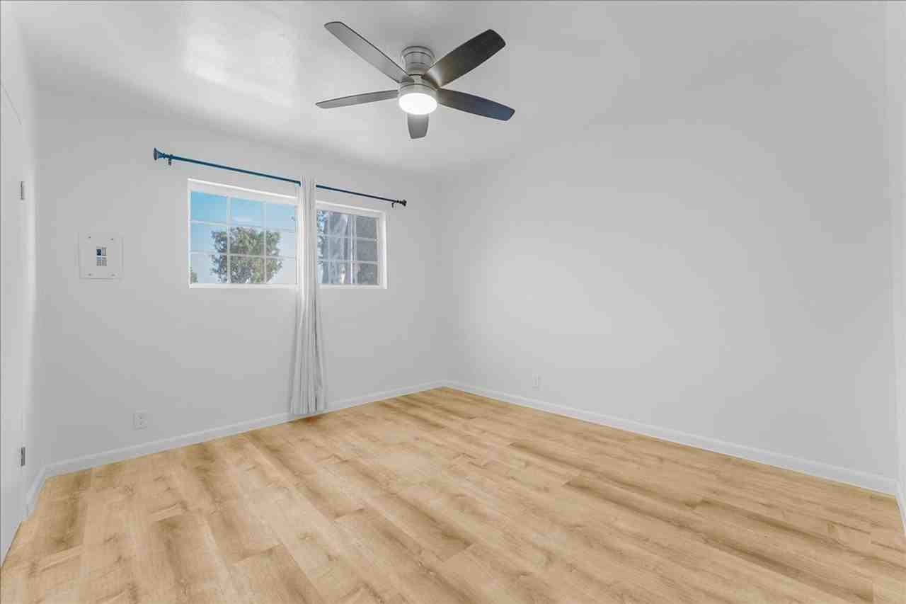 1850 Gardenia Ave #07 - Photo 5 of 10