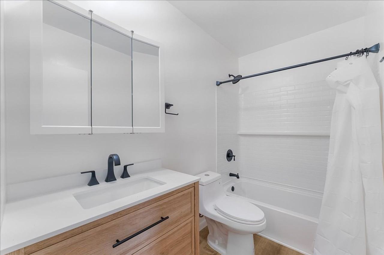 1850 Gardenia Ave #07 - Photo 7 of 10