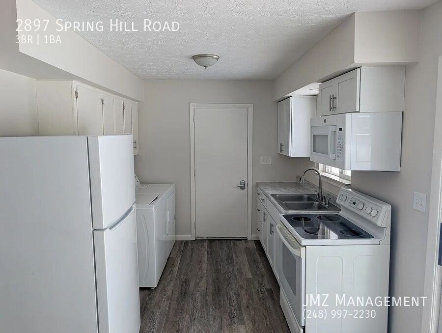 2897 Spring Hill Dr - Photo 2 of 10