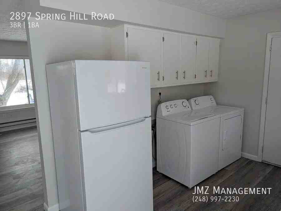 2897 Spring Hill Dr - Photo 3 of 10