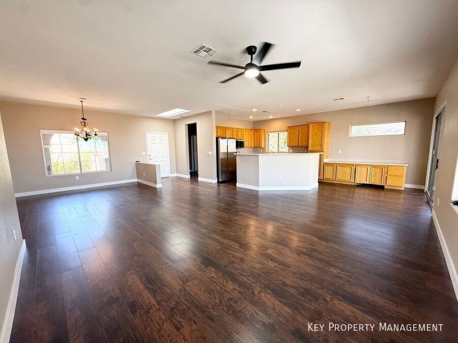 1895 Wallingford St - Photo 5 of 25