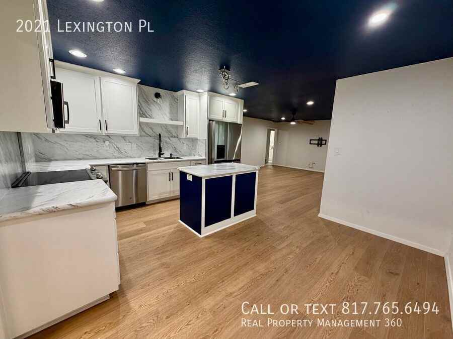 2021 Lexington Pl - Photo 4 of 21