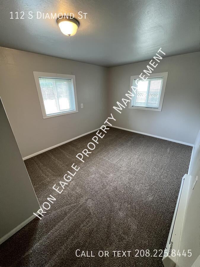 112 S Diamond St - Photo 5 of 8