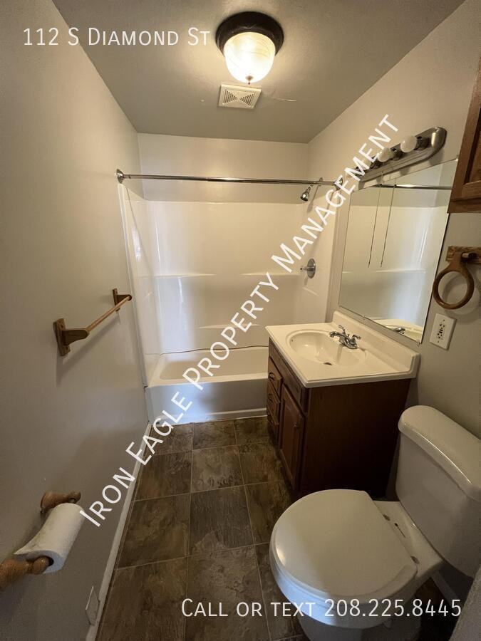 112 S Diamond St - Photo 7 of 8