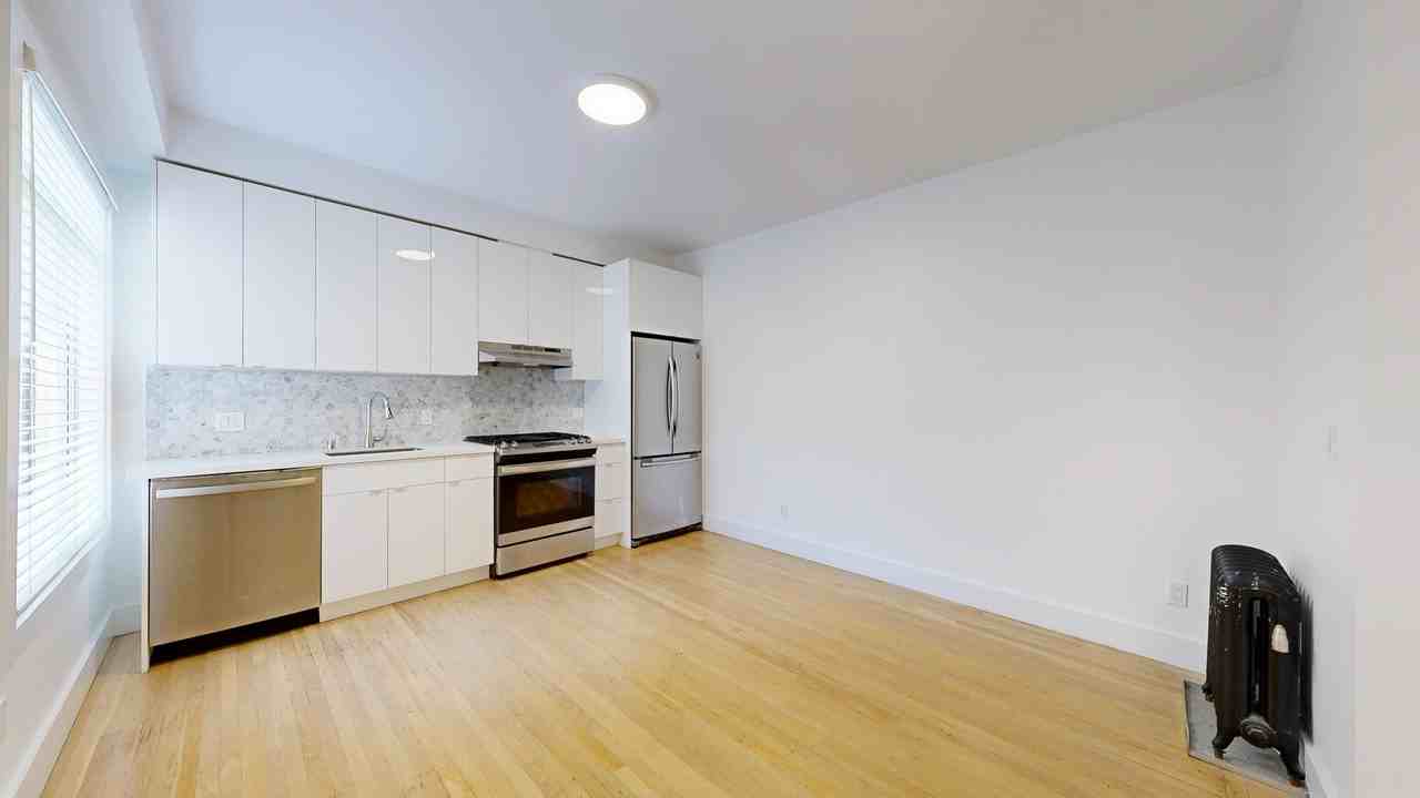 2942 Franklin St #12 - Photo 4 of 19
