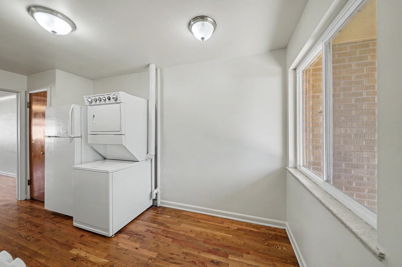 1437 Jasmine St - Photo 7 of 10