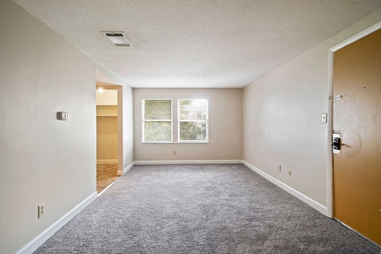 Balsam Avenue Apartments: The Courts - Photo 4 of 34