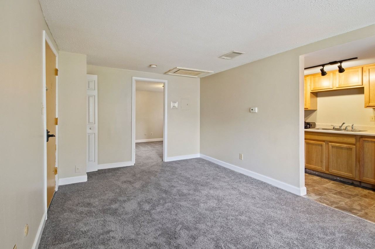 Balsam Avenue Apartments: The Courts - Photo 5 of 34