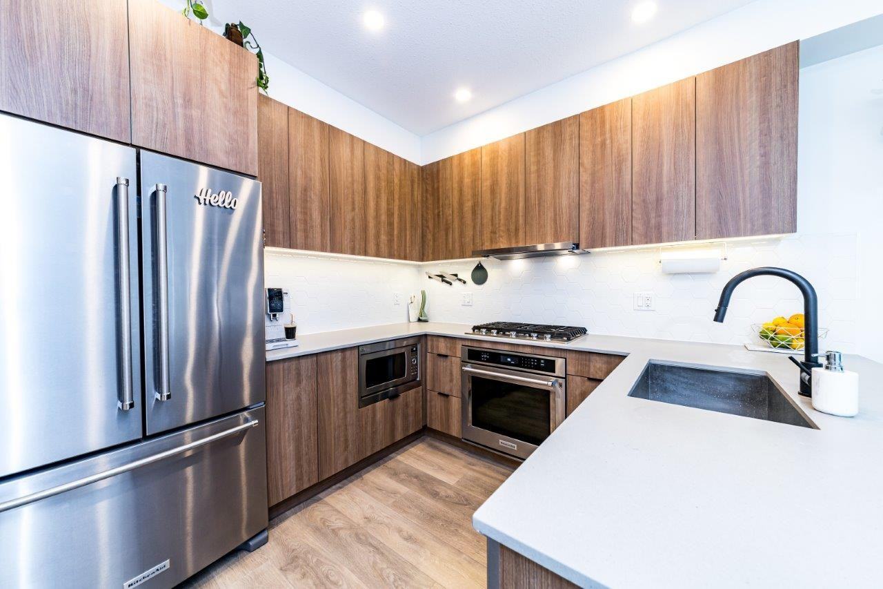 533 East 3rd Street - Photo 5 of 24