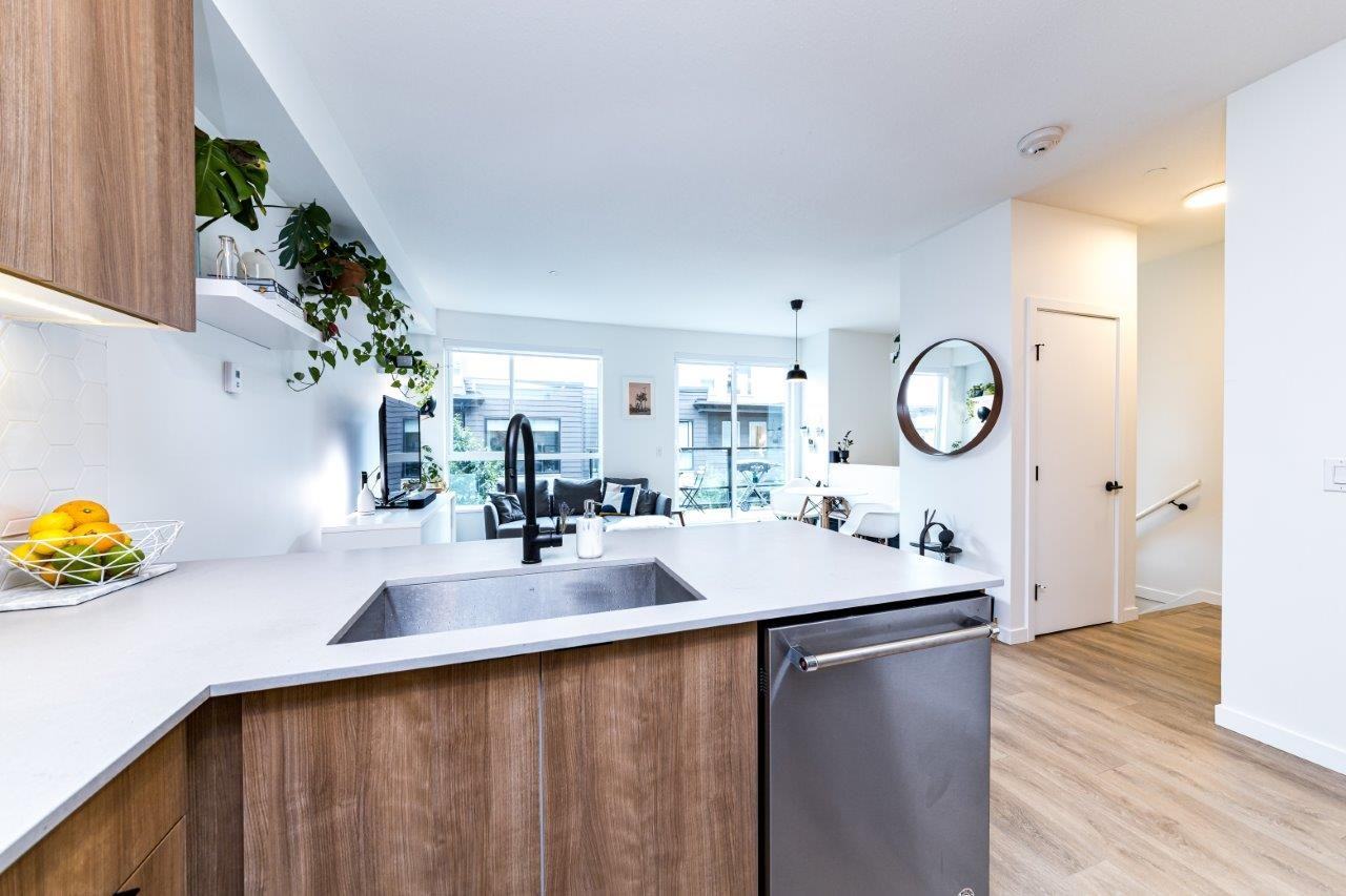 533 East 3rd Street - Photo 3 of 24