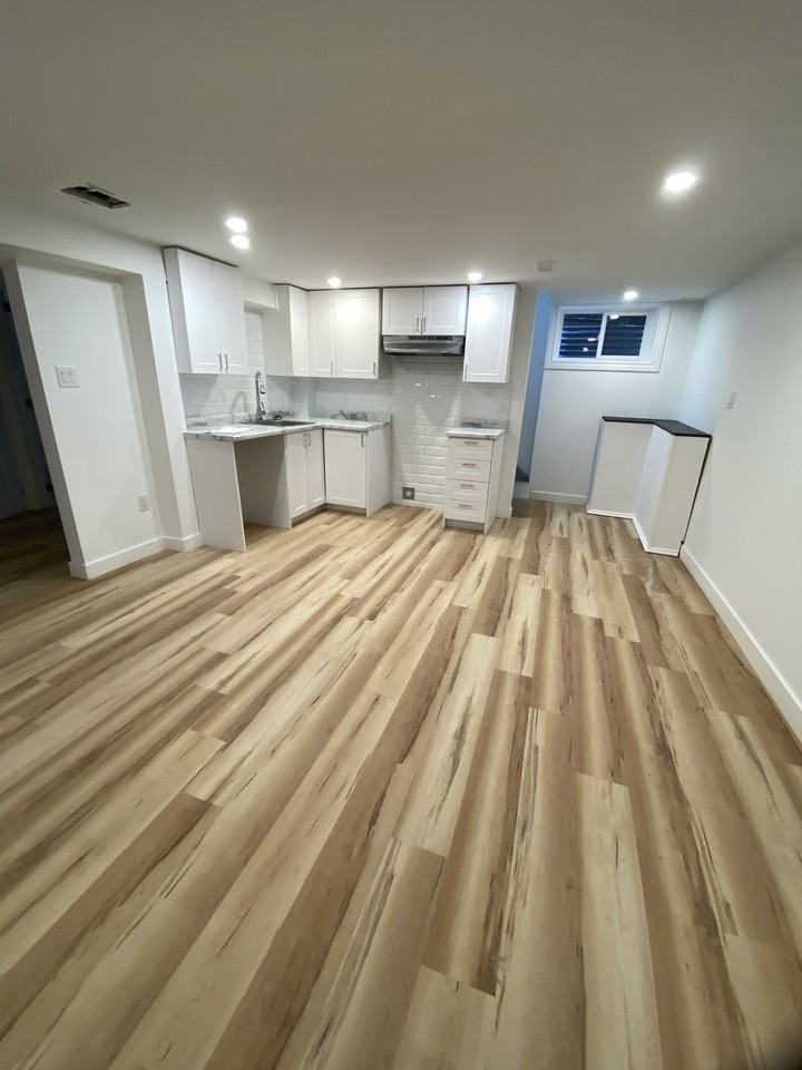340 Trudeau Dr - Photo 2 of 9