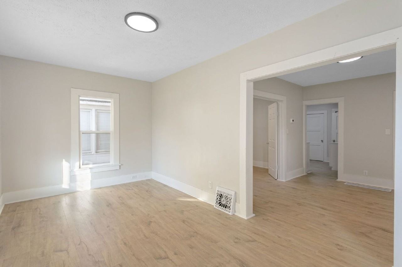 232 E Grove St - Photo 2 of 30