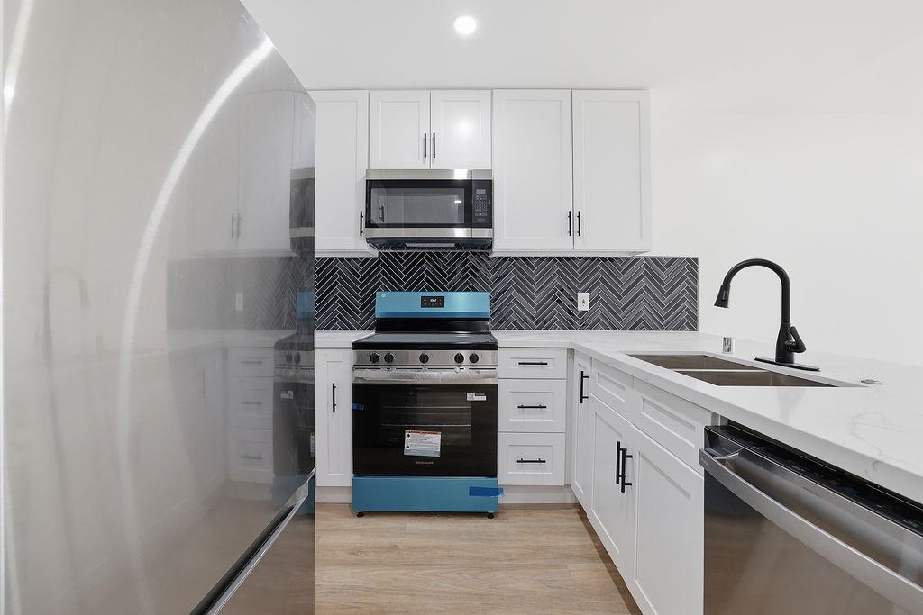 17000 Burbank Blvd #211