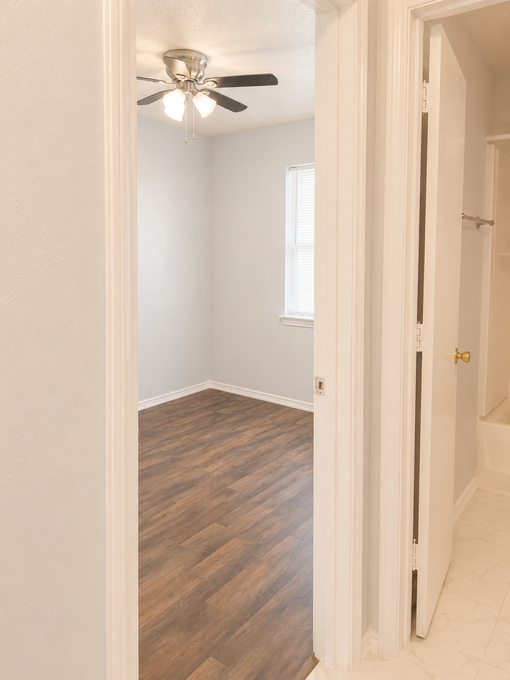 304 E Oakdale St #A - Photo 4 of 11