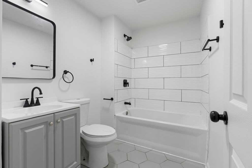 9238 S Dauphin Ave #NA - Photo 7 of 17