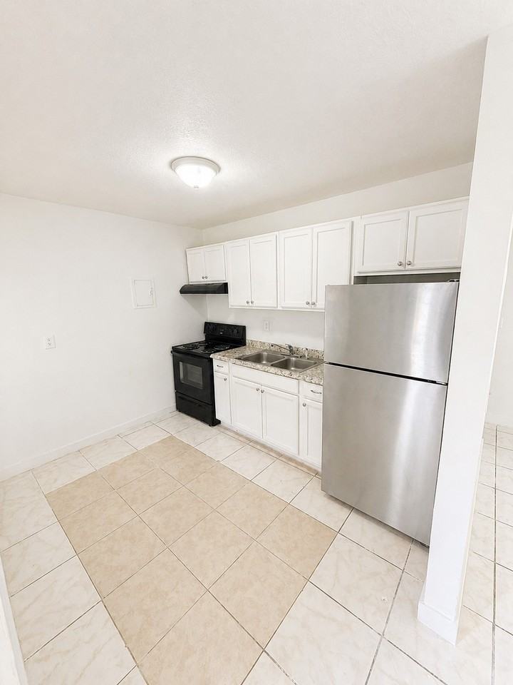 2791 Nw 15th Ct #B - Photo 2 of 8