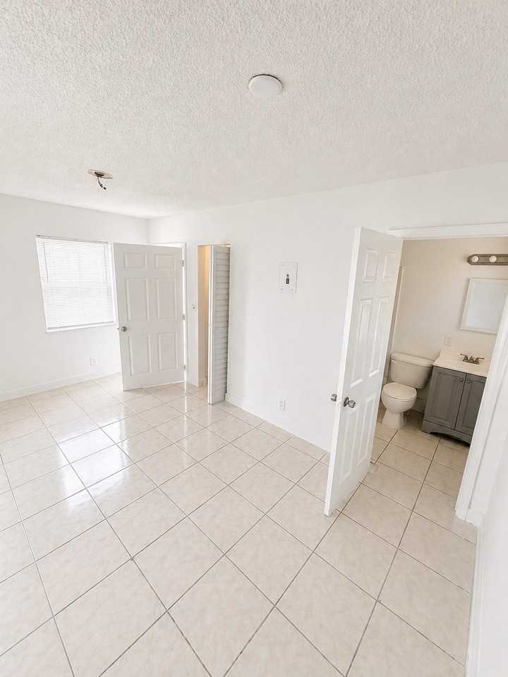 2791 Nw 15th Ct #B - Photo 3 of 8