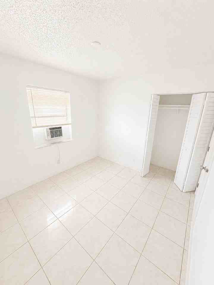 2791 Nw 15th Ct #B - Photo 6 of 8