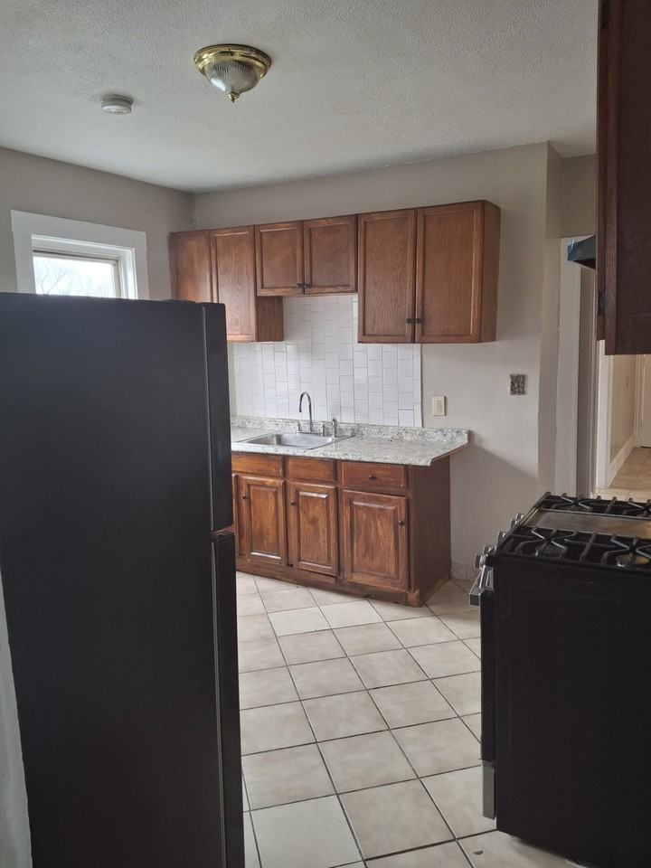 7 Cameron St #3 - Photo 4 of 11