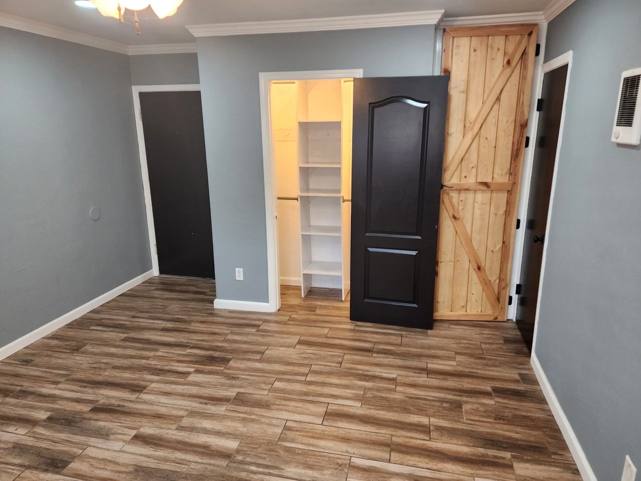 719 S Pine St #719 - Photo 2 of 20