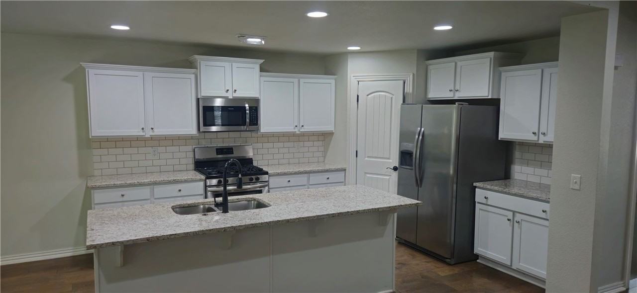 3242 Barbara Bird St - Photo 6 of 20