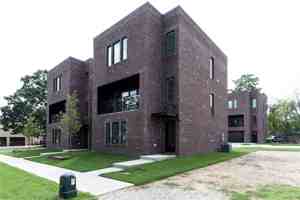 featured image of 863 W Holly St
