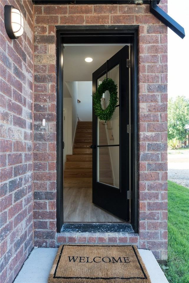 863 W Holly St - Photo 4 of 23