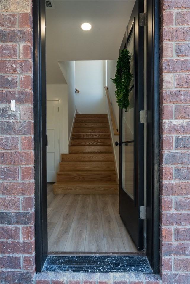 863 W Holly St - Photo 5 of 23