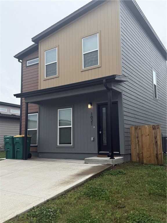 1021 States Ave - Photo 3 of 11