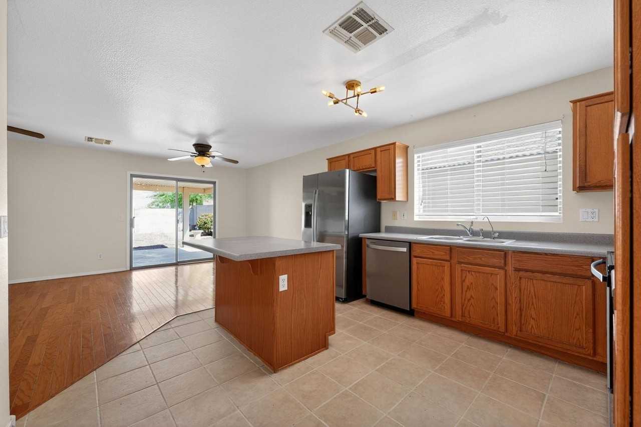 6816 S Russet Sky Way - Photo 4 of 16