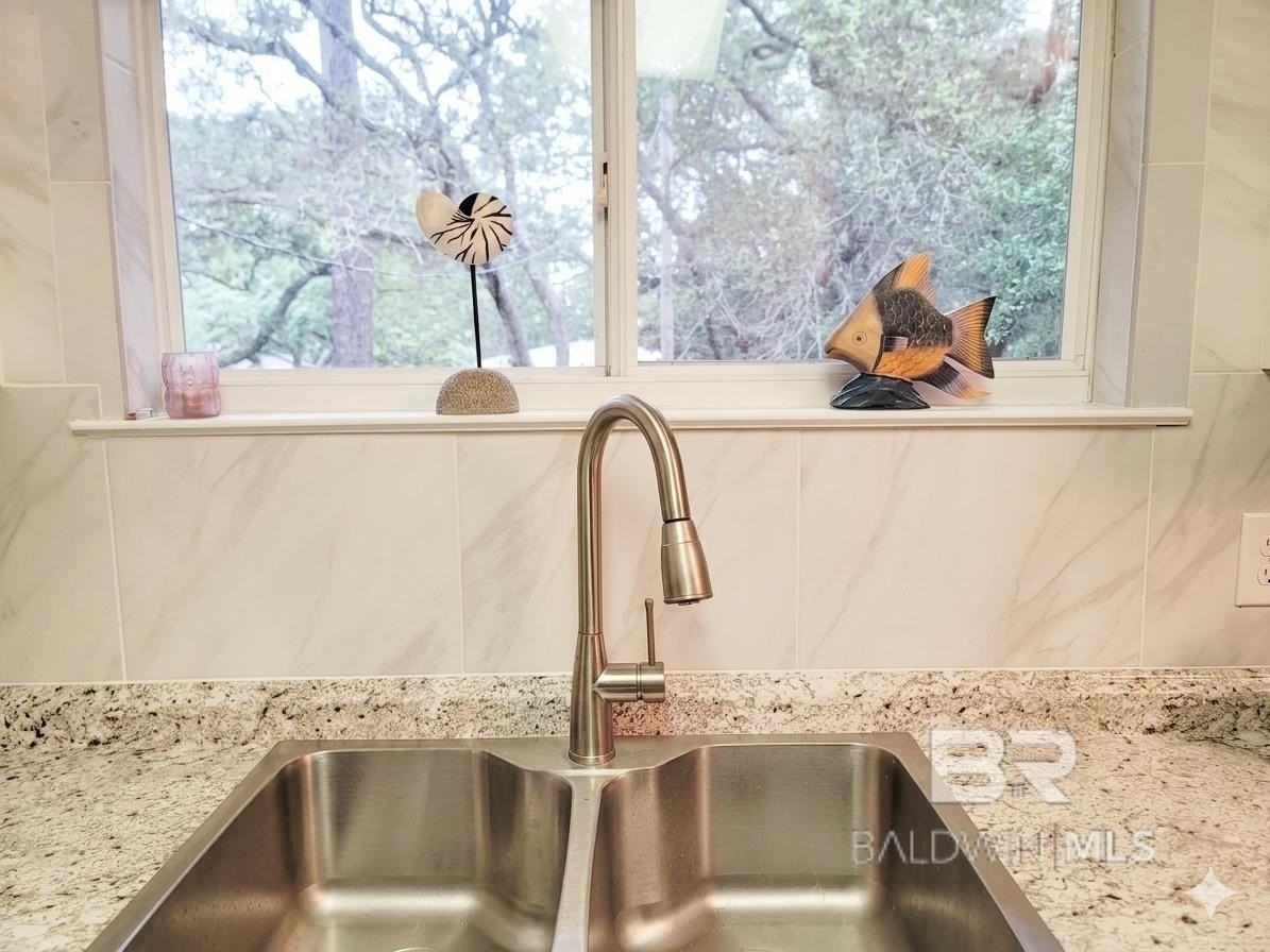 34394 Lost River Rd - Photo 7 of 19