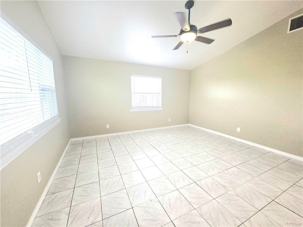 519 Mockingbird Ln - Photo 3 of 20