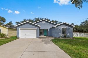 featured image of 102 Pecan Harbor St