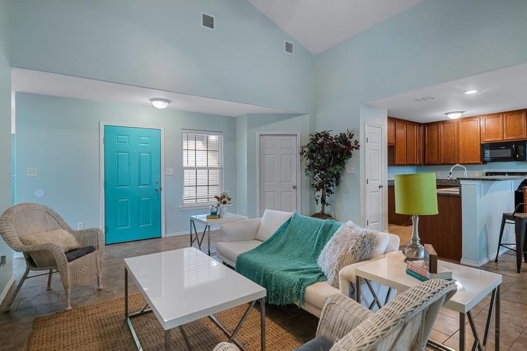 102 Pecan Harbor St - Photo 4 of 29