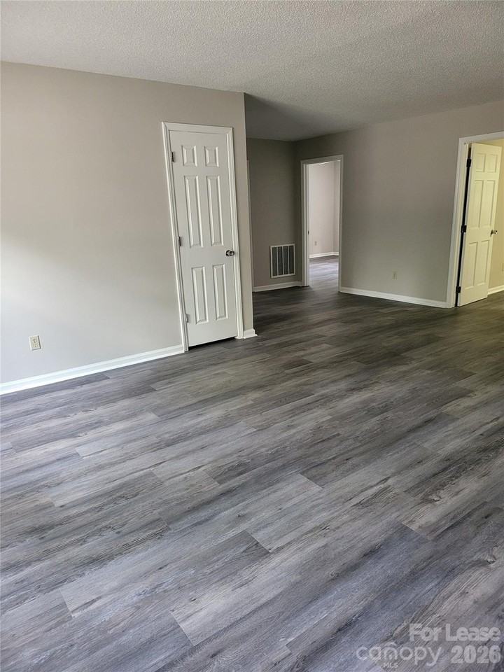 451 Montgomery Ave #1 - Photo 3 of 14