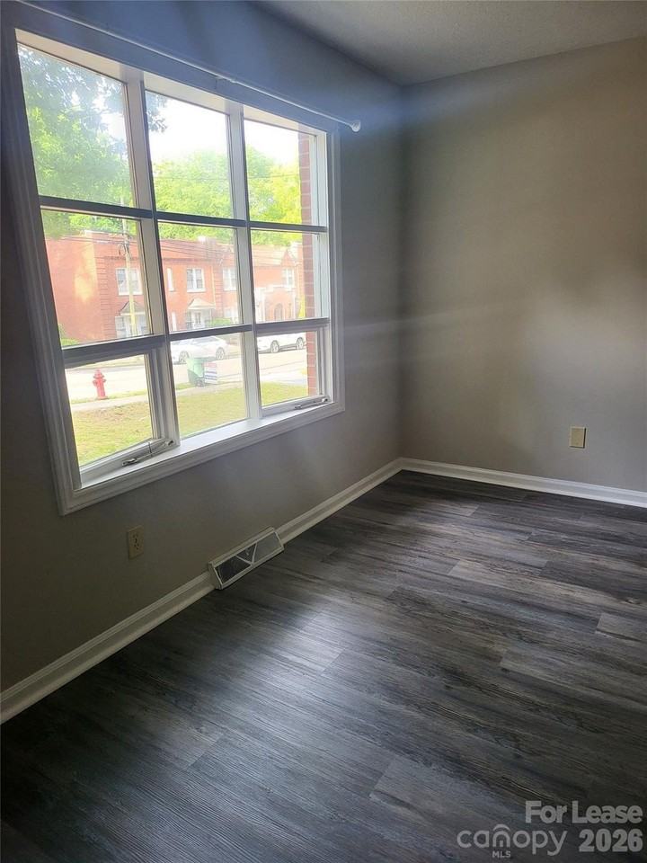 451 Montgomery Ave #1 - Photo 4 of 14