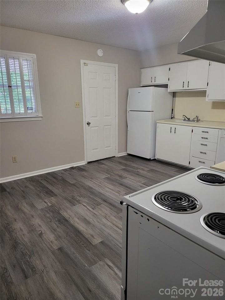 451 Montgomery Ave #1 - Photo 5 of 14