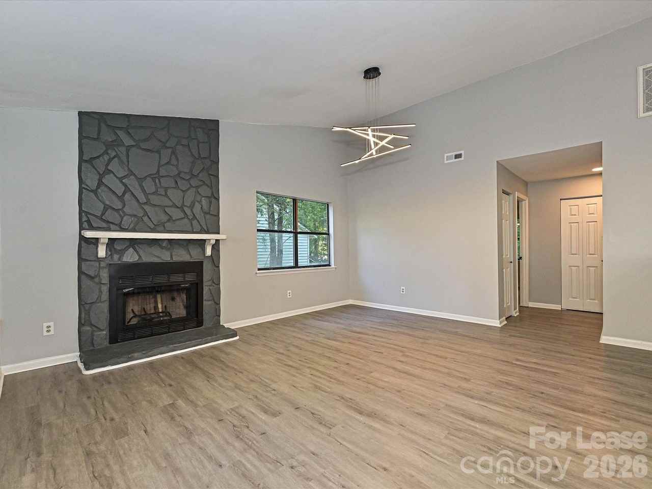 633 Pennwood Ln - Photo 2 of 29