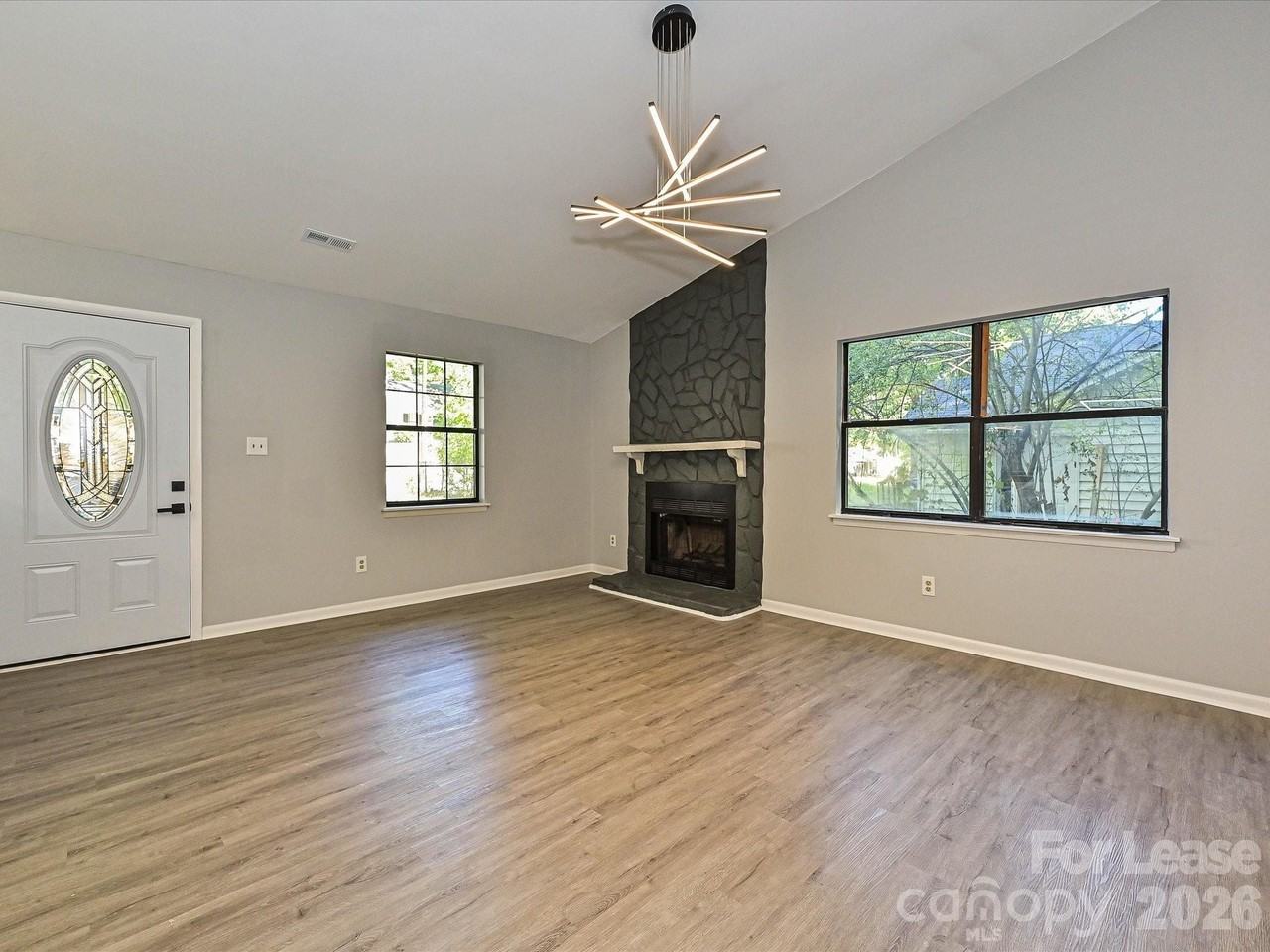 633 Pennwood Ln - Photo 7 of 29